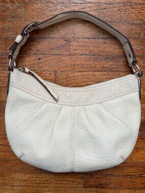 Y2K Coach Soho Pleated Leather Shoulder Bag with Silver Hardware F13730